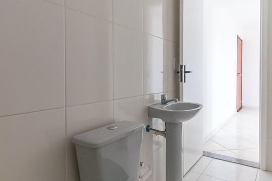Banheiro de apartamento para alugar com 1 quarto, 36m² em Cordovil, Rio de Janeiro