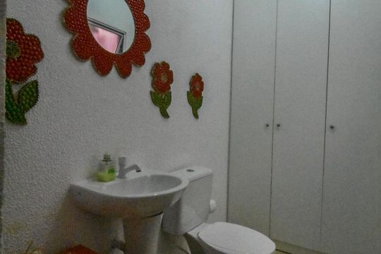 Lavabo de casa à venda com 3 quartos, 140m² em Jardim Casablanca, São Paulo