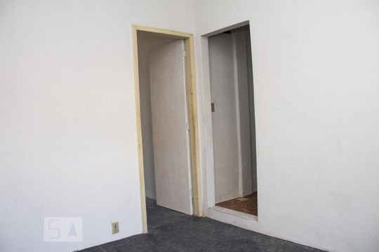 Sala de casa para alugar com 1 quarto, 35m² em Encantado, Rio de Janeiro
