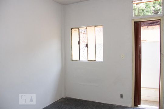 Quarto de casa para alugar com 1 quarto, 35m² em Encantado, Rio de Janeiro