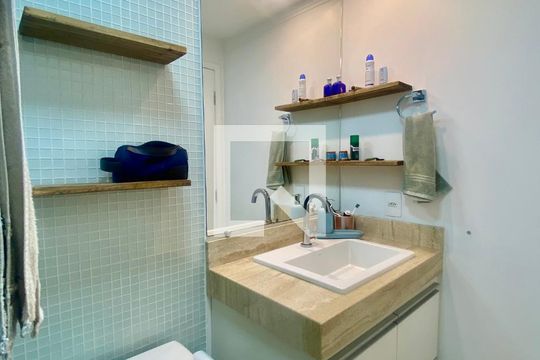 Banheiro de apartamento para alugar com 2 quartos, 43m² em Parque da Mooca, São Paulo