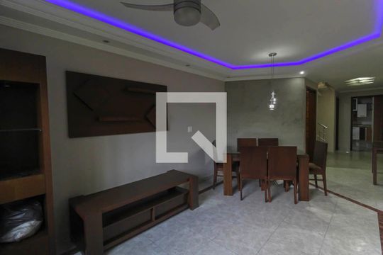 Sala de casa à venda com 4 quartos, 270m² em Jardim Ângela (zona Leste), São Paulo