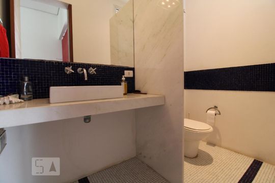 Lavabo de casa para alugar com 6 quartos, 600m² em Jardim dos Estados, São Paulo