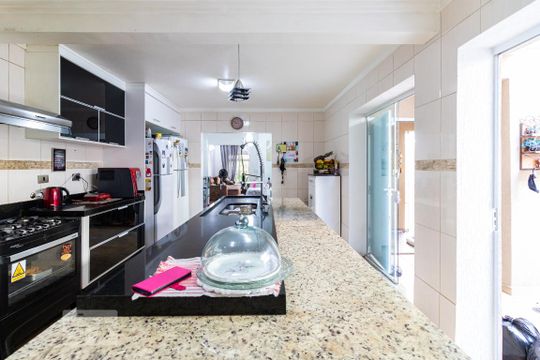 Cozinha de casa para alugar com 4 quartos, 283m² em Vila Sao Paulo, São Paulo