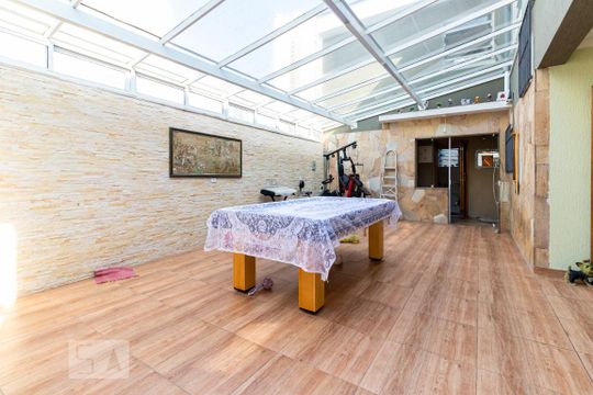 Quintal de casa para alugar com 4 quartos, 283m² em Vila Sao Paulo, São Paulo