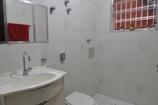 Banheiro 1 de casa à venda com 3 quartos, 160m² em Vila Água Funda, São Paulo
