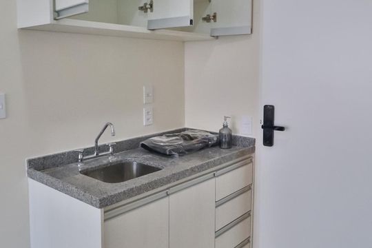 Cozinha de apartamento para alugar com 1 quarto, 25m² em Sumarezinho, São Paulo