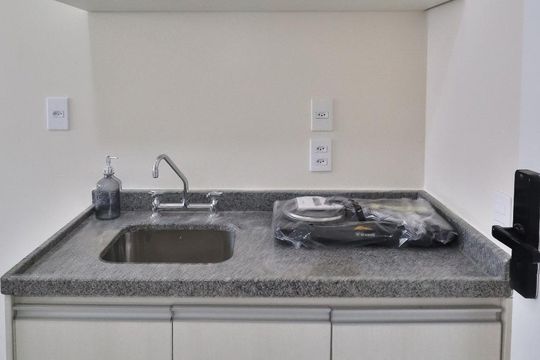 Cozinha de apartamento para alugar com 1 quarto, 25m² em Sumarezinho, São Paulo
