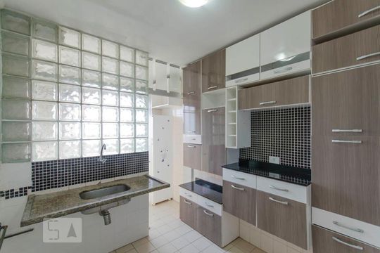 Cozinha de apartamento para alugar com 2 quartos, 61m² em Jardim Arize, São Paulo