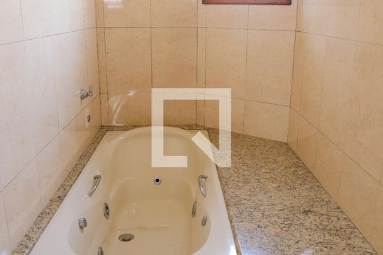 Suite Banheiro de casa à venda com 3 quartos, 180m² em Parque São Vicente, Mauá