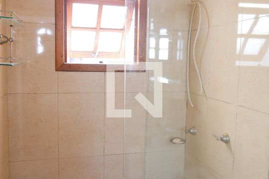 Suite Banheiro de casa à venda com 3 quartos, 180m² em Parque São Vicente, Mauá