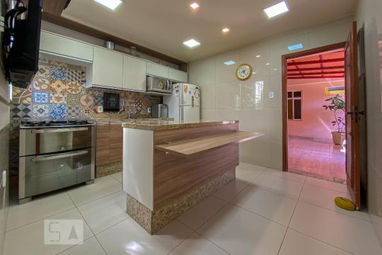 Cozinha de casa à venda com 3 quartos, 225m² em Olaria, Rio de Janeiro