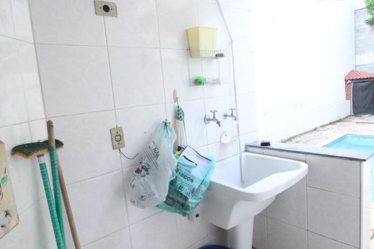 Area de Serviço de casa para alugar com 4 quartos, 250m² em Vila Mariza Mazzei, São Paulo