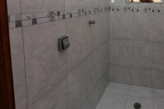 Banheiro de casa à venda com 3 quartos, 129m² em Jardim Piqueroby, São Paulo