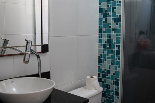 Banheiro de apartamento à venda com 2 quartos, 44m² em Água Branca, São Paulo