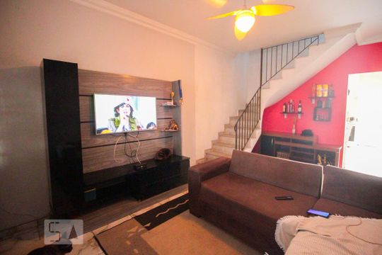 Sala de casa à venda com 2 quartos, 69m² em Vila Carmosina, São Paulo