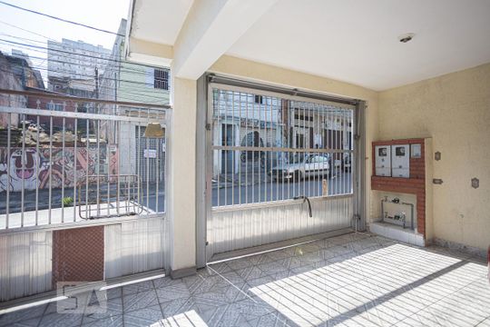 Garagem de casa para alugar com 1 quarto, 100m² em Conceição, Osasco