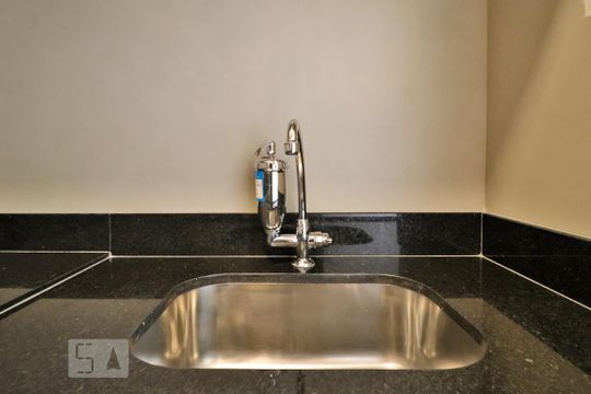 Cozinha de apartamento para alugar com 1 quarto, 40m² em Funcionários, Belo Horizonte