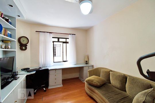 Escritório de casa à venda com 3 quartos, 245m² em Jardim Monte Kemel, São Paulo