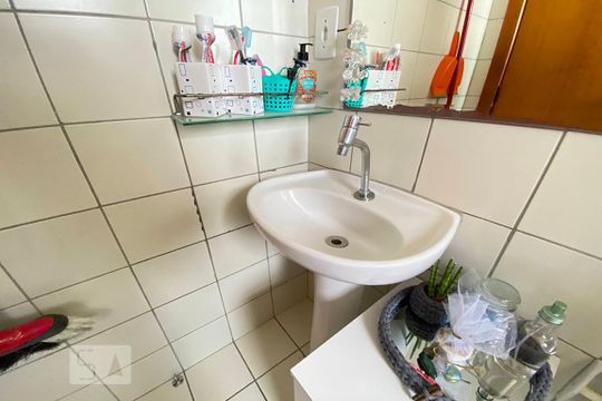 Pia do Banheiro de kitnet/studio para alugar com 1 quarto, 36m² em Centro, São Leopoldo