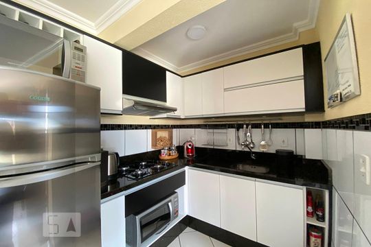 Cozinha de kitnet/studio para alugar com 1 quarto, 36m² em Centro, São Leopoldo