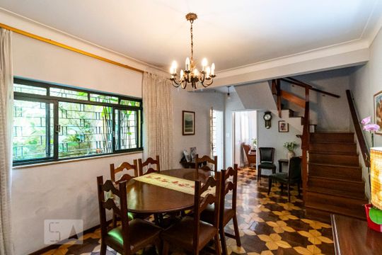 1o. Andar - Sala de estar de casa para alugar com 5 quartos, 380m² em Jardim da Glória, São Paulo