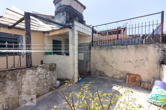 Sacada e Área de serviço  de casa à venda com 5 quartos, 200m² em Cipava, Osasco