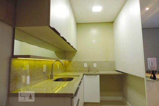 Cozinha de apartamento para alugar com 1 quarto, 60m² em Centro, Florianópolis