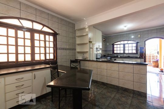 Cozinha de casa para alugar com 5 quartos, 125m² em Pestana, Osasco