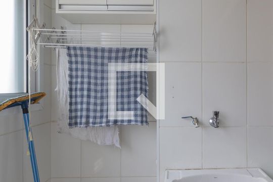 Lavanderia de apartamento para alugar com 2 quartos, 48m² em Jardim Ismênia, São José dos Campos