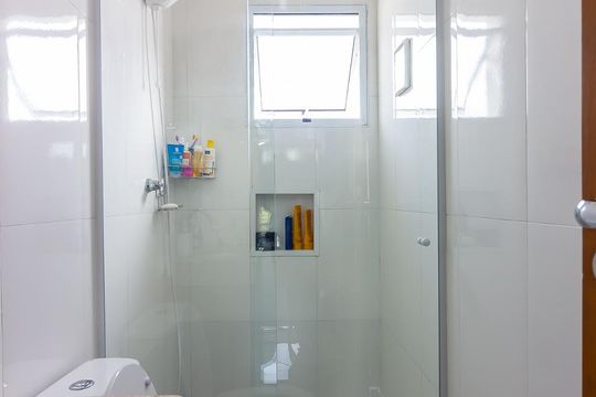 Banheiro de casa de condomínio para alugar com 2 quartos, 79m² em Jaguaribe, Osasco