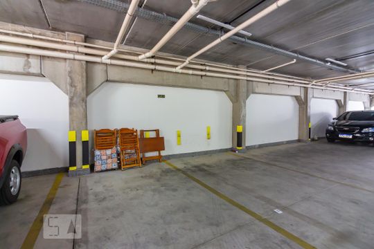 Garagem de casa de condomínio para alugar com 2 quartos, 79m² em Jaguaribe, Osasco