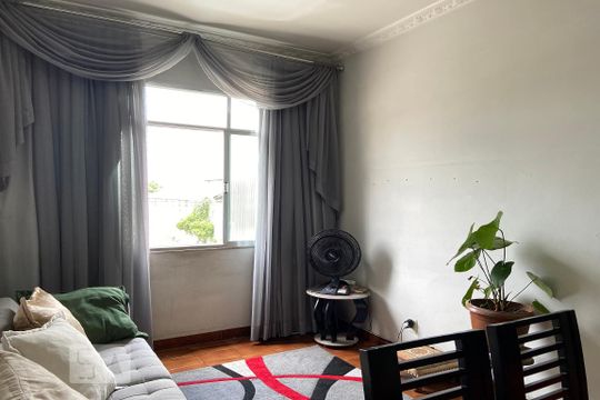 Sala de apartamento para alugar com 1 quarto, 42m² em Inhauma, Rio de Janeiro