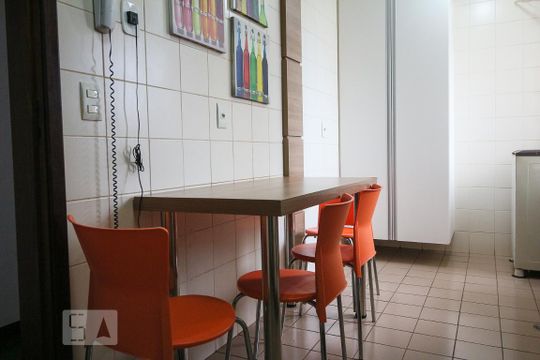 Mesa de apartamento para alugar com 3 quartos, 107m² em Presidente Medici, Ribeirão Preto