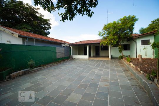 Quintal e Jardim de casa para alugar com 2 quartos, 113m² em Jardim Santa Genebra, Campinas