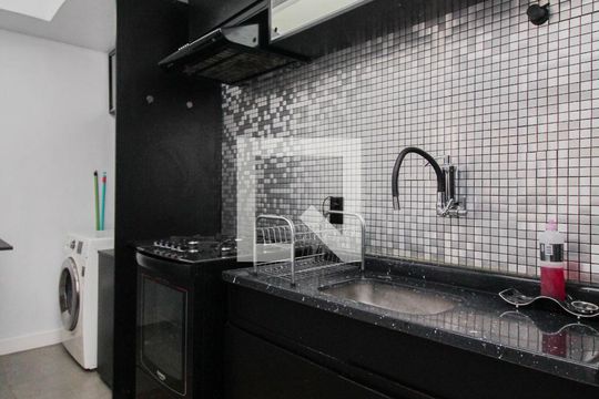 Cozinha e Área de Serviço de kitnet/studio para alugar com 1 quarto, 31m² em Asa Norte, Brasília