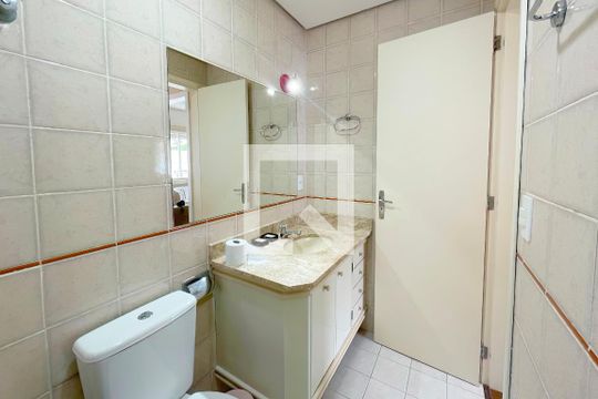 Banheiro de apartamento para alugar com 1 quarto, 37m² em Petrópolis, Porto Alegre