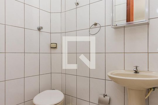 Banheiro de Serviço de casa à venda com 3 quartos, 150m² em Chácara Santo Antônio (zona Sul), São Paulo