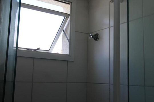 Banheiro de apartamento à venda com 3 quartos, 51m² em Mato Grande, Canoas
