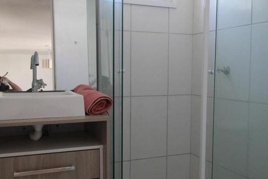 Banheiro de apartamento à venda com 3 quartos, 51m² em Mato Grande, Canoas