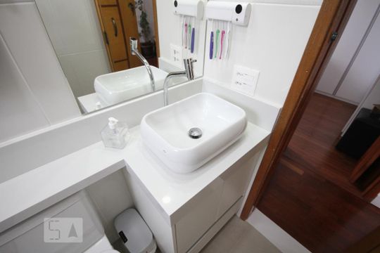 Banheiro de apartamento à venda com 2 quartos, 52m² em Jardim Celeste, São Paulo