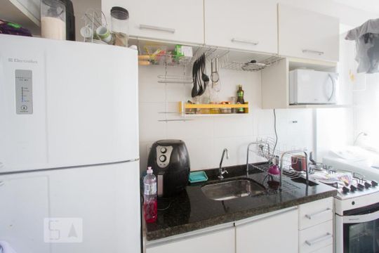 Cozinha de apartamento para alugar com 2 quartos, 48m² em Jardim Germania, São Paulo