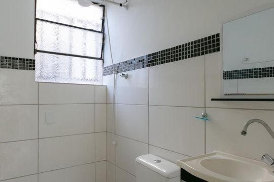 Banheiro de apartamento para alugar com 2 quartos, 45m² em Santa Tereza, Belo Horizonte