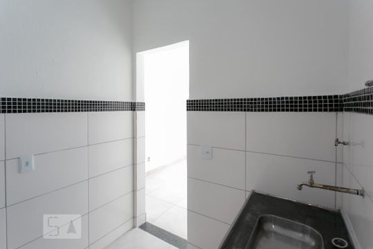 Cozinha de apartamento para alugar com 2 quartos, 45m² em Santa Tereza, Belo Horizonte