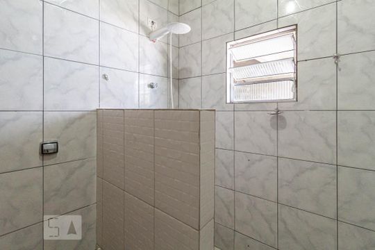 Banheiro de casa para alugar com 1 quarto, 80m² em Conceição, Osasco