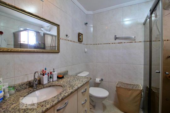 Banheiro da Suíte de apartamento à venda com 3 quartos, 180m² em Vila Eldizia, Santo André
