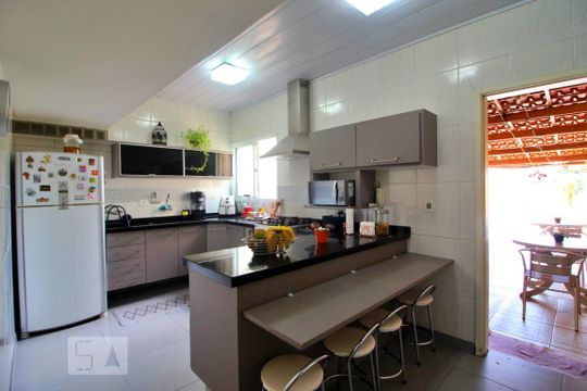 Cozinha de apartamento à venda com 3 quartos, 180m² em Vila Eldizia, Santo André