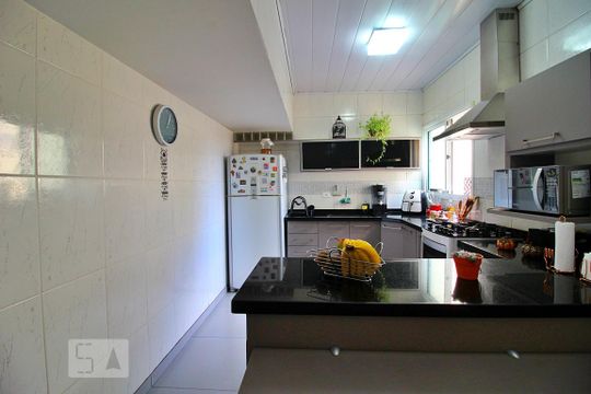 Cozinha de apartamento à venda com 3 quartos, 180m² em Vila Eldizia, Santo André