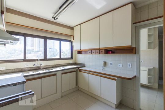 Cozinha de apartamento à venda com 4 quartos, 700m² em Vila Ester (zona Norte), São Paulo