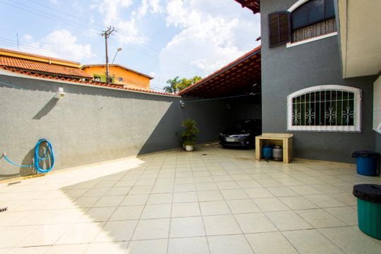 Quintal de casa à venda com 3 quartos, 258m² em Parque Erasmo Assunção, Santo André